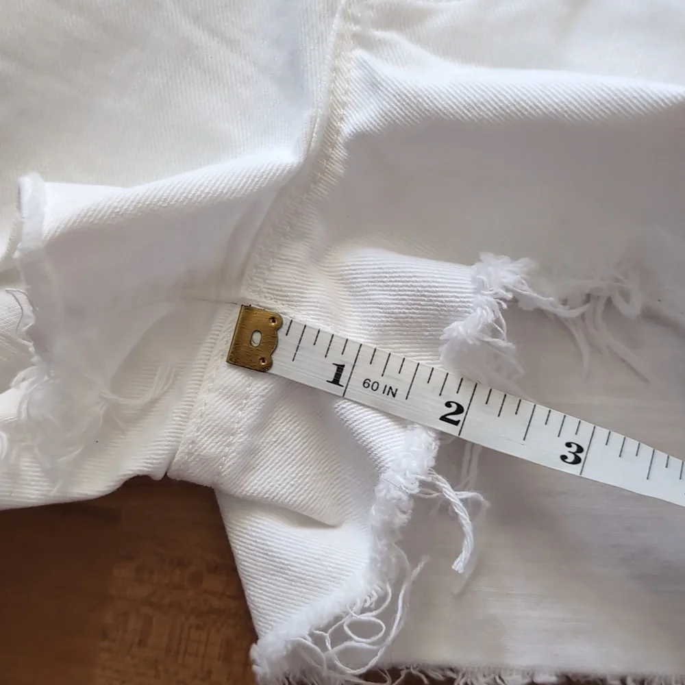 NWT J Brand Cut-Off Short Low-Rise Vixen White Jean 28